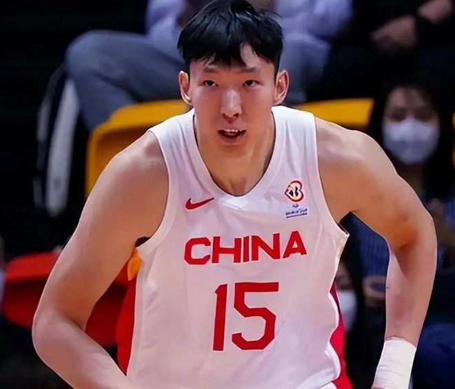 周启豪击败奥恰洛夫，遭遇争议判罚，刘志强尽显霸气：让他一分